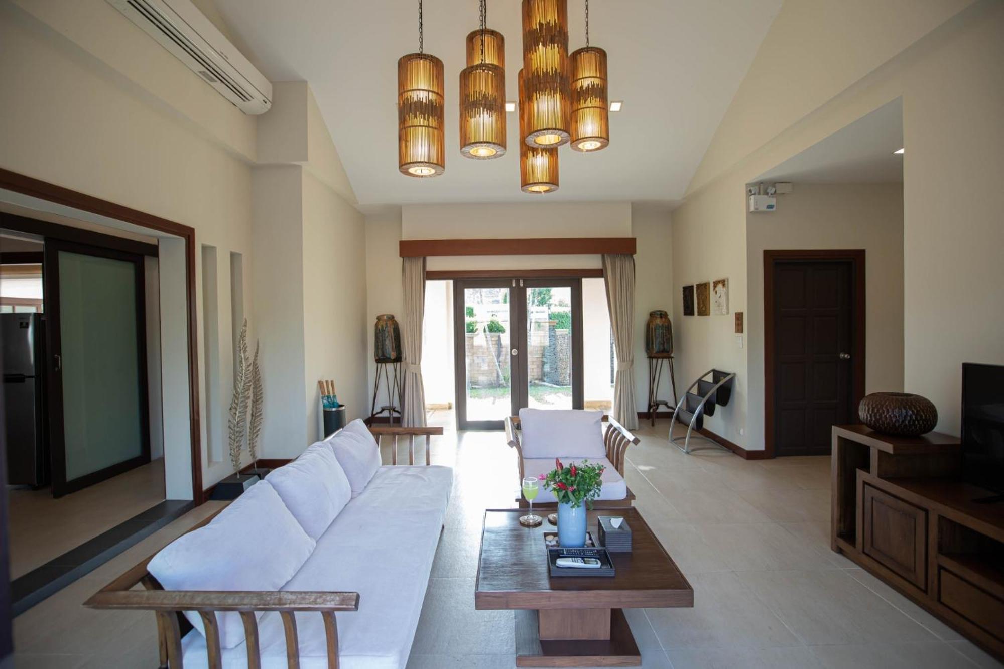 Ozone Villa Phuket Pa Khlok Kültér fotó